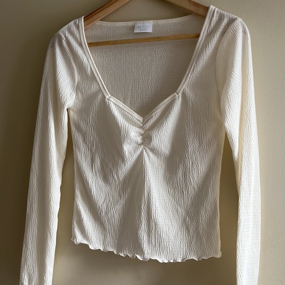 Abound Ruched Top - Picture 2 of 4